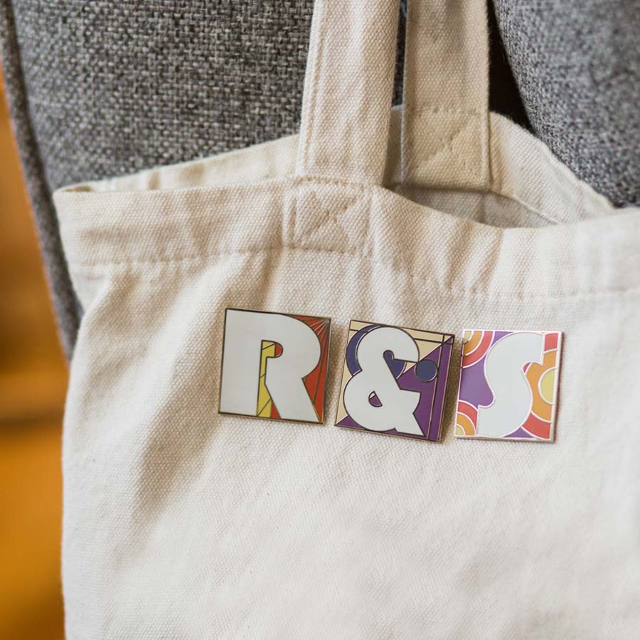 Make your bag personalized with letter pins that can be removed and replaced as you see fit.