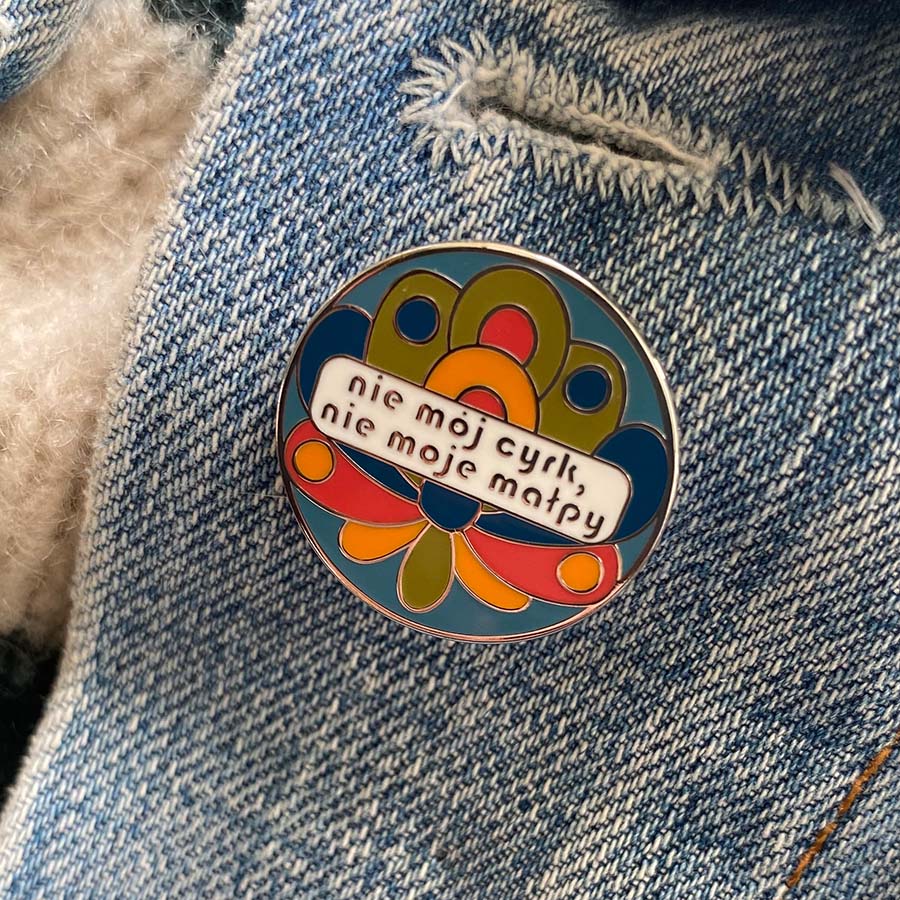 nie mój cyrk, nie moje małpy pin badge with english translation on backing card funny gift for bestie