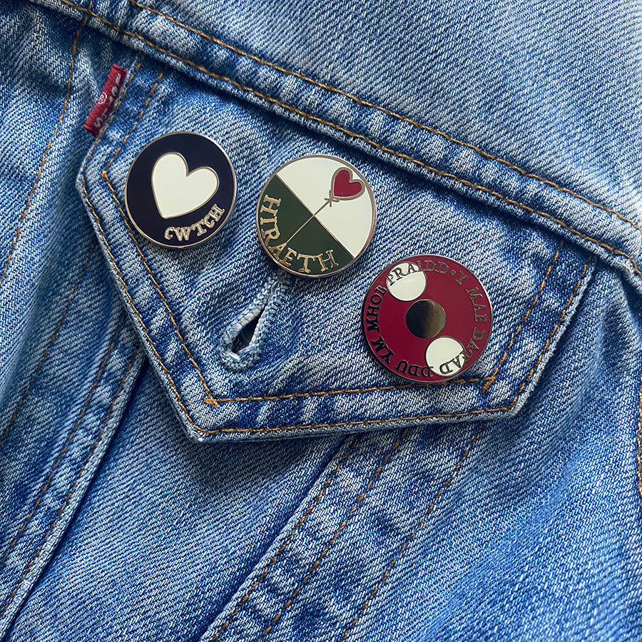 Welsh Pin - Y mae dafad ddu ym mhob praidd – Every flock has its black sheep