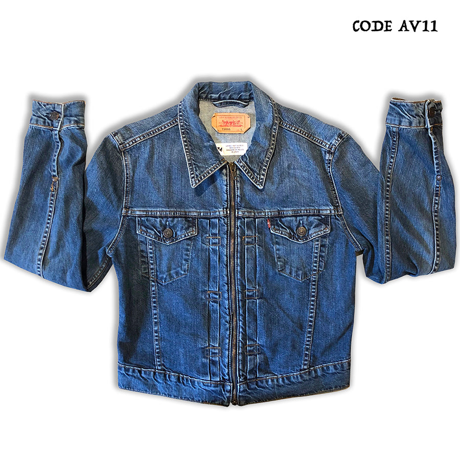 She Flies With Her Own Wings - Fully Embroidered Latin Motto - Vintage Levi's Denim Jacket