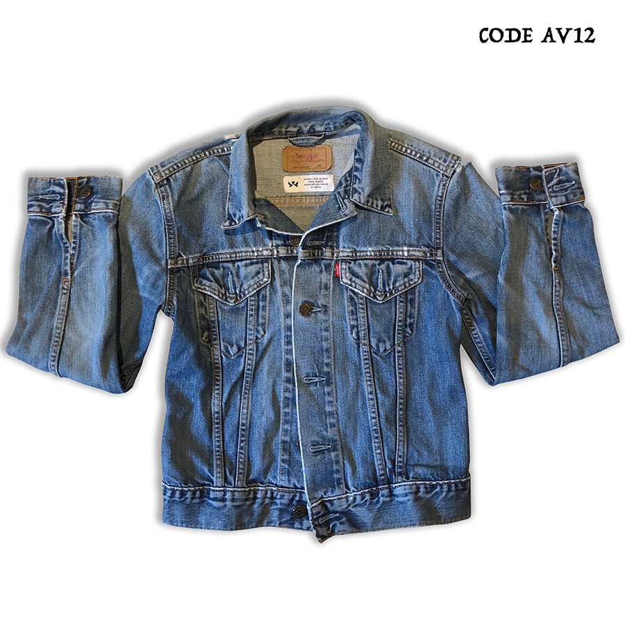 She Flies With Her Own Wings - Fully Embroidered Latin Motto - Vintage Levi's Denim Jacket