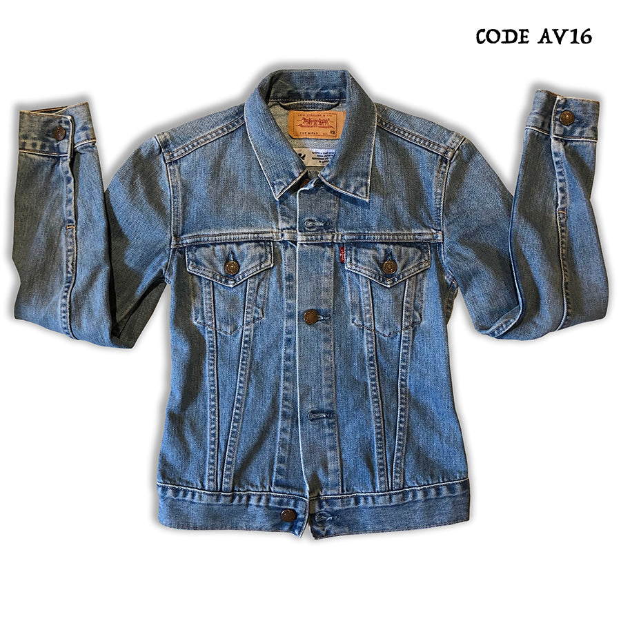 She Flies With Her Own Wings - Fully Embroidered Latin Motto - Vintage Levi's Denim Jacket