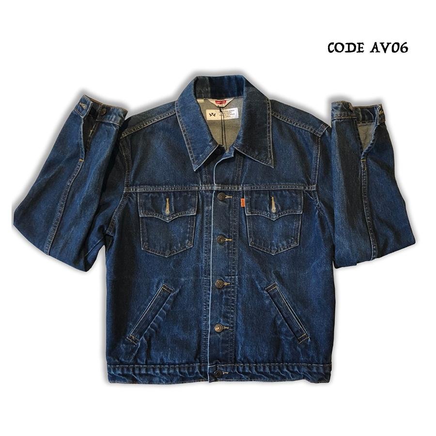 She Flies With Her Own Wings - Fully Embroidered Latin Motto - Vintage Levi's Denim Jacket